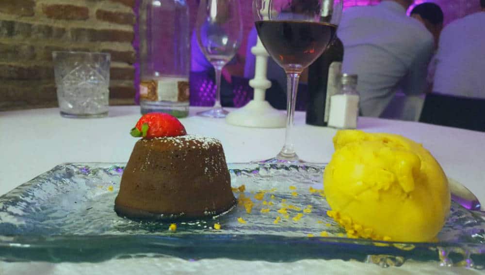 Bodega de los Secretos -Coulant templado de chocolate y frio de Mango