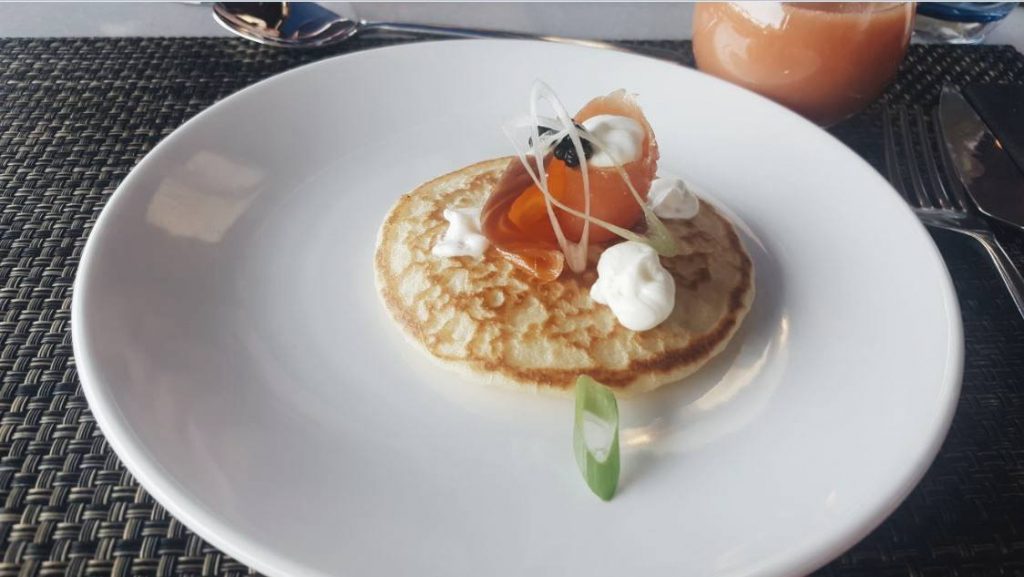 Brunch del Hotel Only You Atocha - Blinis de Salmón y Caviar