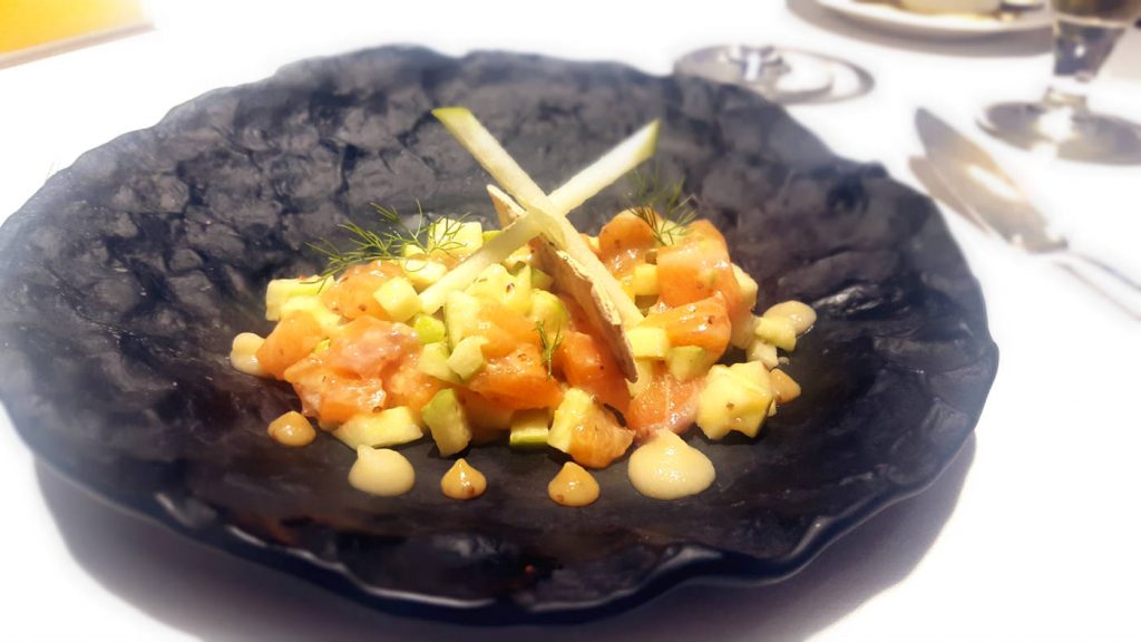 Restaurante La Manzana - Tartar de Salmón Marinado con Miso y Manzana Verde